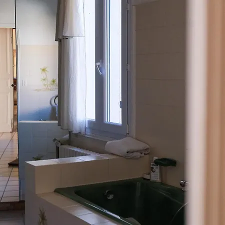 Maison Sarava Collection