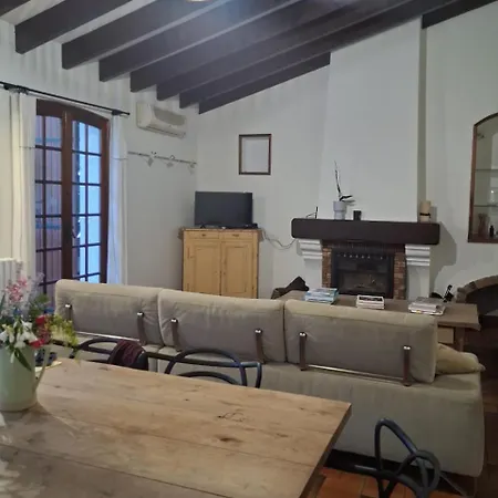 Maison Sarava Collection
